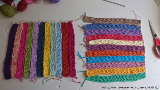 Creating things from intertwanted knitted colored stripes