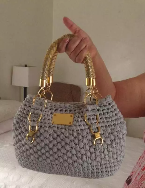 Idea ji bo biharê û havînê: 17 Handbagsên Knitted Stylish