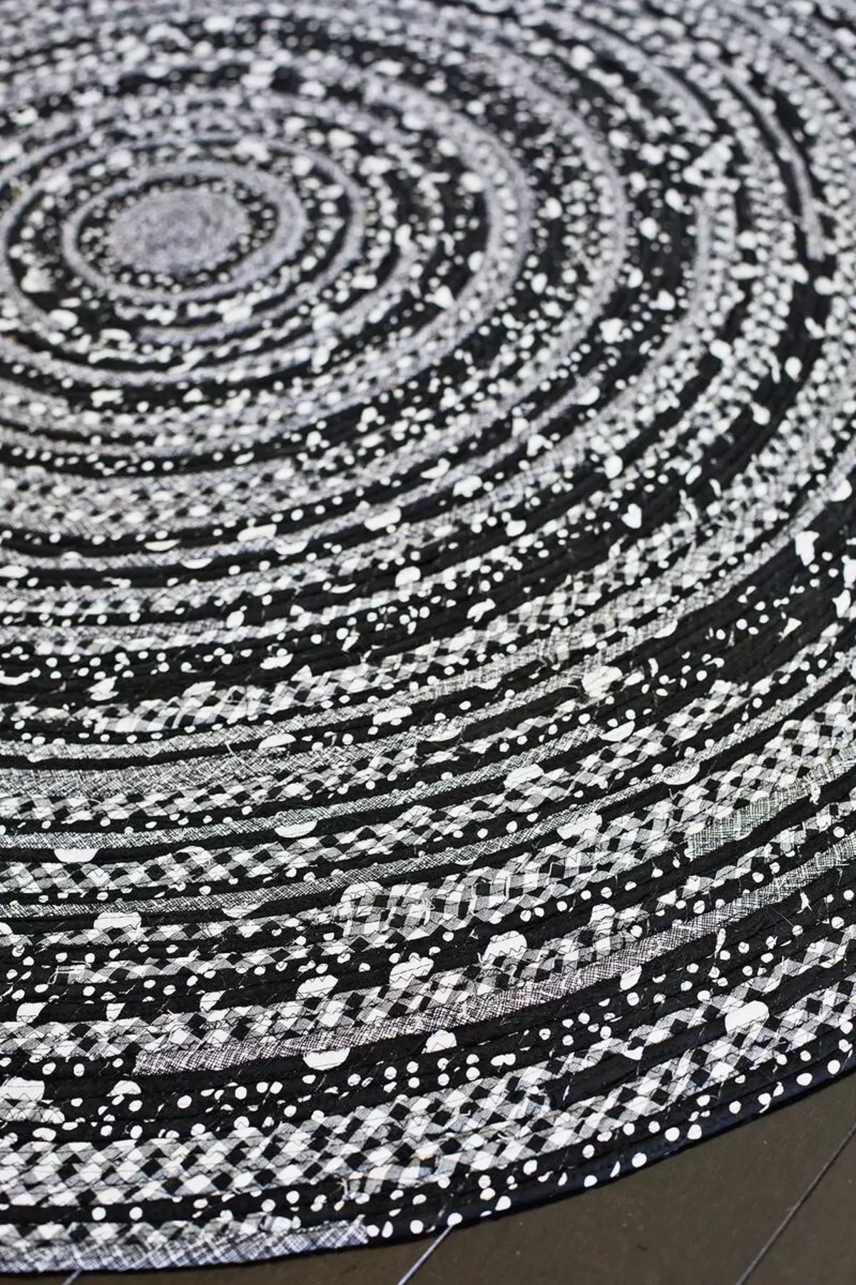 Apaļa auduma un vadu paklājs