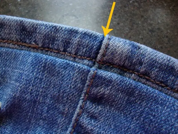 Kaip sutrumpinti džinsus ir išsaugoti gamyklos siūlę: meistriškumo klasė