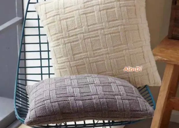 Knitted sak zòrye sou zòrye sofa ak zegwi trikote