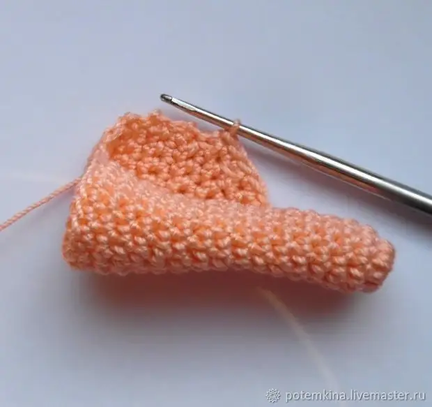 Sospensione a maglia con un perle di drone