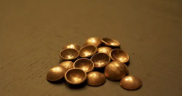 Gombok érmékből - a szabad stílusú ruházat mellett. Tervezés, kreatív, érme, dekoráció