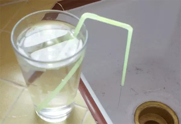 12 unusual applications of plastic straw