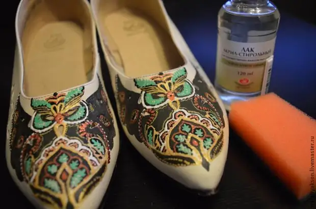Sapatos de pintura tintas acrílicas