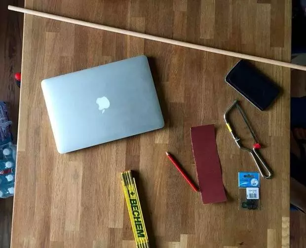 How to make a simple stand so that the laptop does not overheat