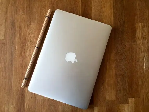 Cara membuat stand sederhana sehingga laptop tidak terlalu panas