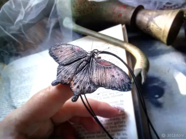 Le faiga o le fausiaina o se polymer clay moth