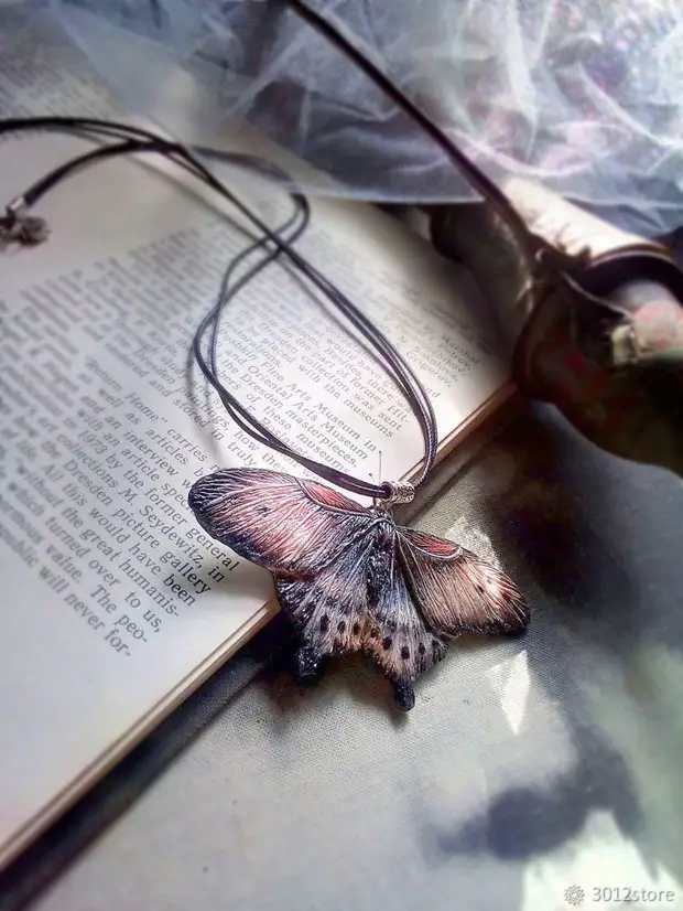 Maitiro ekugadzira polymer clay moth