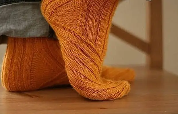বোনা socks জন্য হিল সংস্করণ।