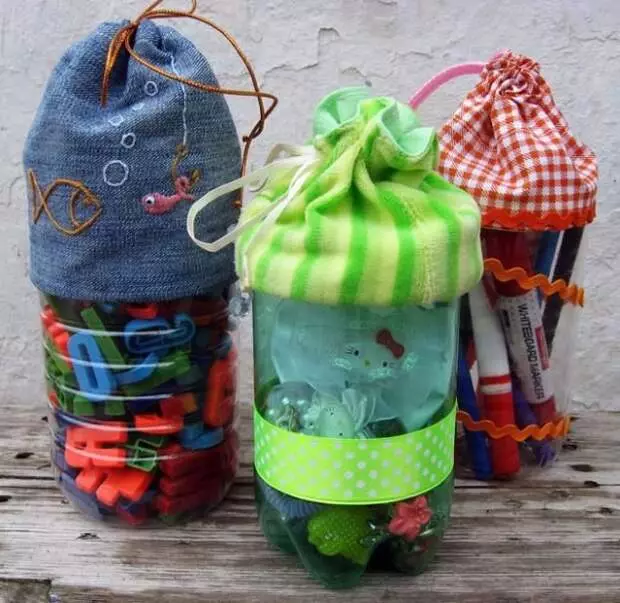 Bolsas de botellas de plástico.