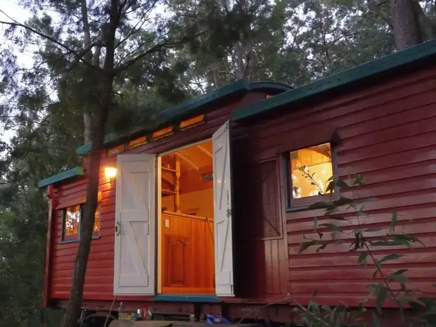 Landhaus aus dem alen Eisebunn Wagon