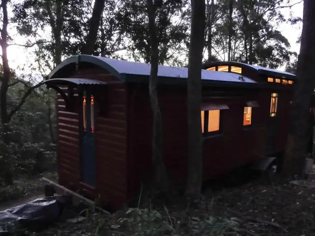 Casa de campo del viejo vagón ferroviario.