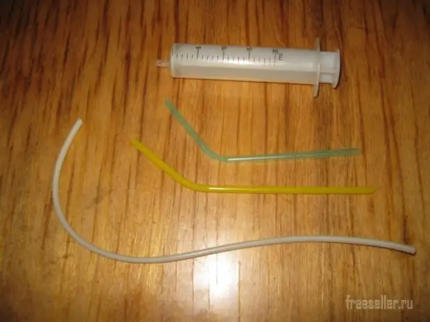 Dispositivo útil que pode ser feito da seringa