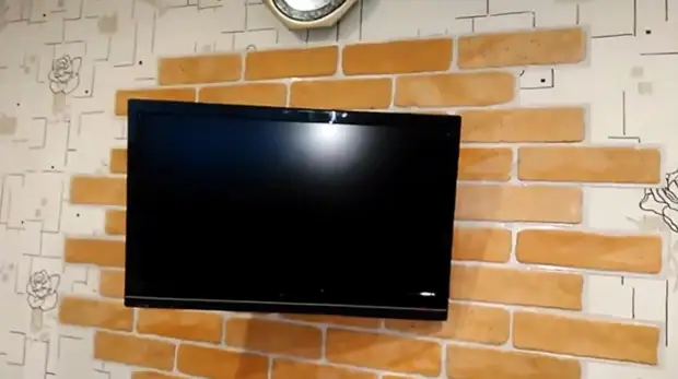 Kako napraviti zakretni nosač za TV za duling peni