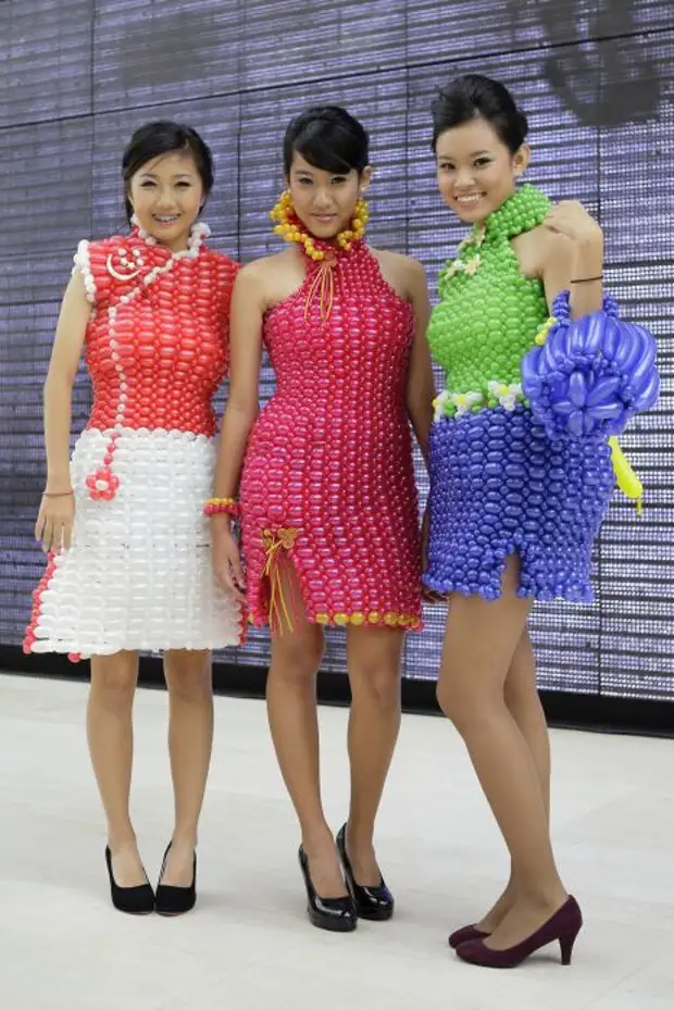 Tres chicas, vestido, moda de Japón.