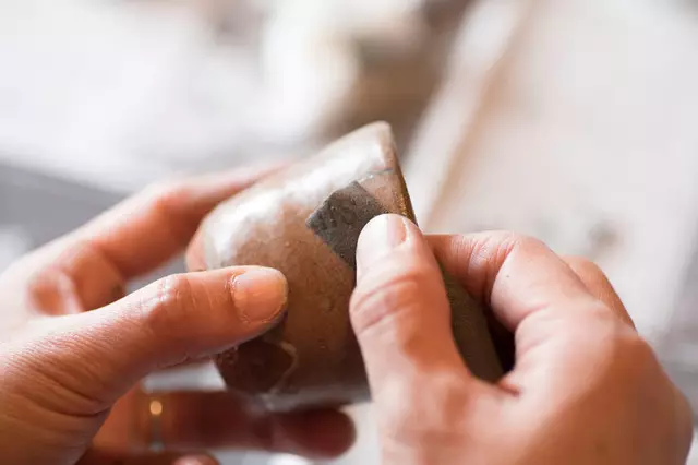 Kintsugi, किंवा तुटलेली गोष्टी सुंदर कसे बनवतात