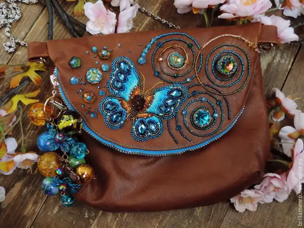 Decorating a handbag to the spring-summer season