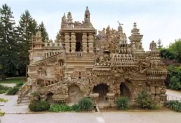 Postman for 33 years built a castle with his own hands