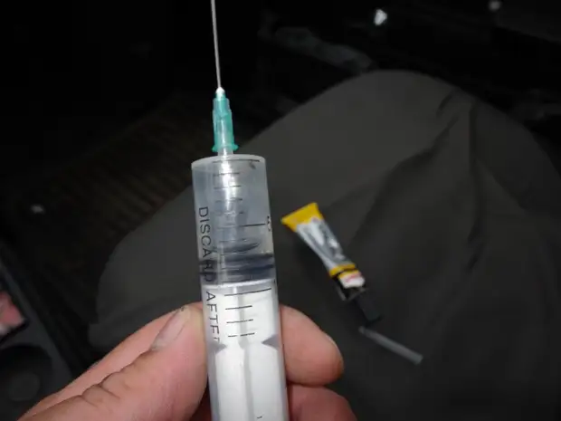 Mga pamaagi alang sa pag-apply sa usa ka syringe sa medikal sa panahon sa pag-ayo