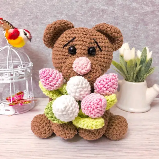 Jarné kvety a hračky amigurum. Výber hlavných tried háčkovanie