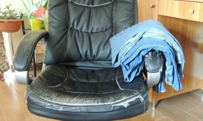 How to drag a computer chair using old jeans: master class