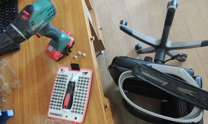 Cómo arrastrar una silla de computadora usando viejos Jeans: Clase Master