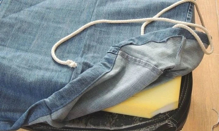 Come trascinare una sedia per computer con vecchi jeans: master class