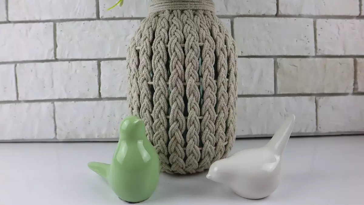 Outdoor Vase vu 3 Liter Dosen. Fabrikatioun Technik koumen mat sech selwer (et huet sech erausgestallt)