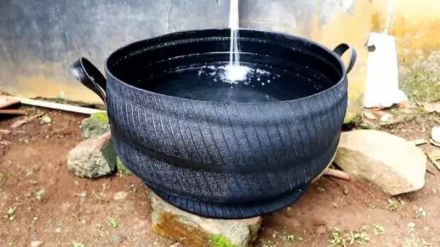 Bagaimana untuk membuat tangki air dari tayar lama