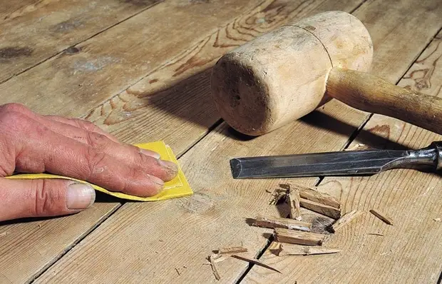 How to get rid of the tube of wooden floors without removing them