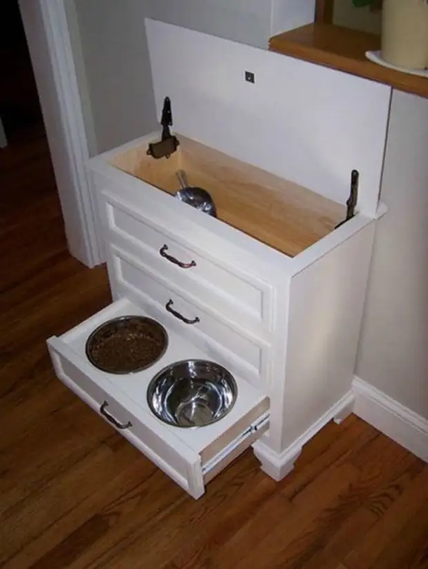 Si la comida para mascotas no es demasiado frecuente, entonces una solución de este tipo ayudará a agregar más orden a la casa. / Foto: i.pinimg.com