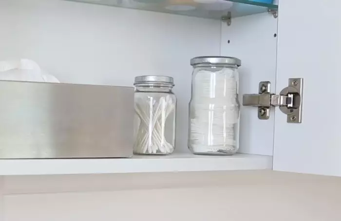 In glass jars you can store anything.