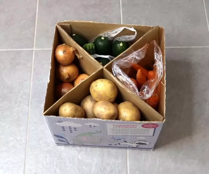 In such a box, vegetables are stored each in its compartment.