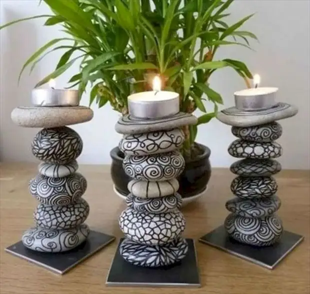 Stavljanje plamena svijeće lijepo se harmonizira snagom i neprimjerenom od kamena. / Foto: Artmyideas.com