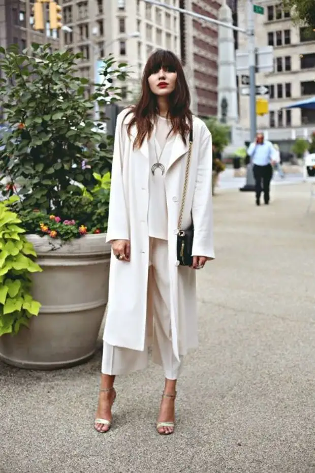 See how elegantly and expensive this white Total Look looks. / Photo: I.Pinimg.com