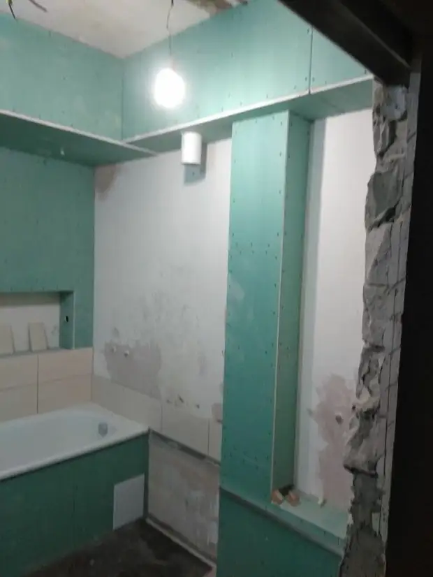 Mesin cuci kéngingkeun tempat anu teu biasa. Kamar mandi asli