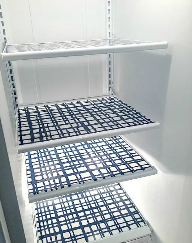 Стеллаж решетка. Металлические полки для холодильника. Холодильник с металлическими полками решетками. Холодильник с решетчатыми полками.