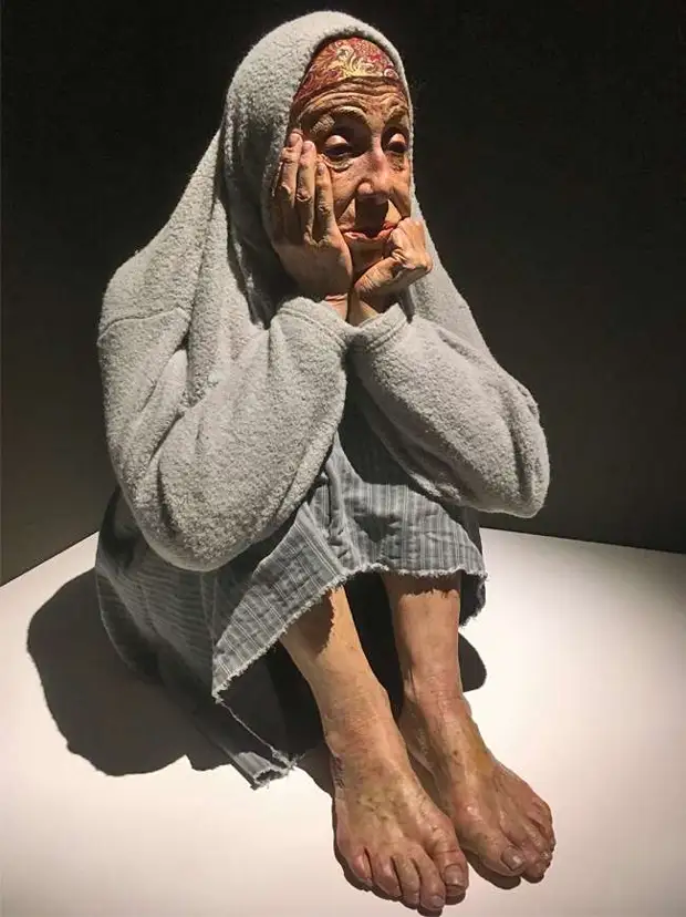 Ang mga live sculptures ... Ang Australian Artist nagmugna usa ka imposible