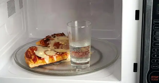 Ny rano mandritra ny evaporation dia hanamaivana ny pizza. / Sary: vodakanazer.ru