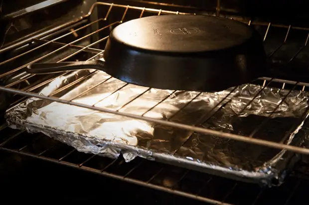 7 mga sayup nga naningkamot sa paghimo sa usa ka hostess nga adunay usa ka cast iron frying pan