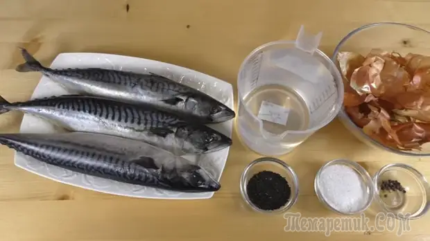 Putulin ang bote ng leeg at makuha ang pinakamahusay na recipe para sa homemade pinausukang mackerel