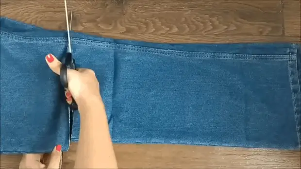 Élégance ak etranj modifye nan Jeans fin vye granmoun