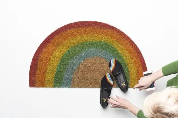 How to paint the carpet (and why do it): master classes + ideas