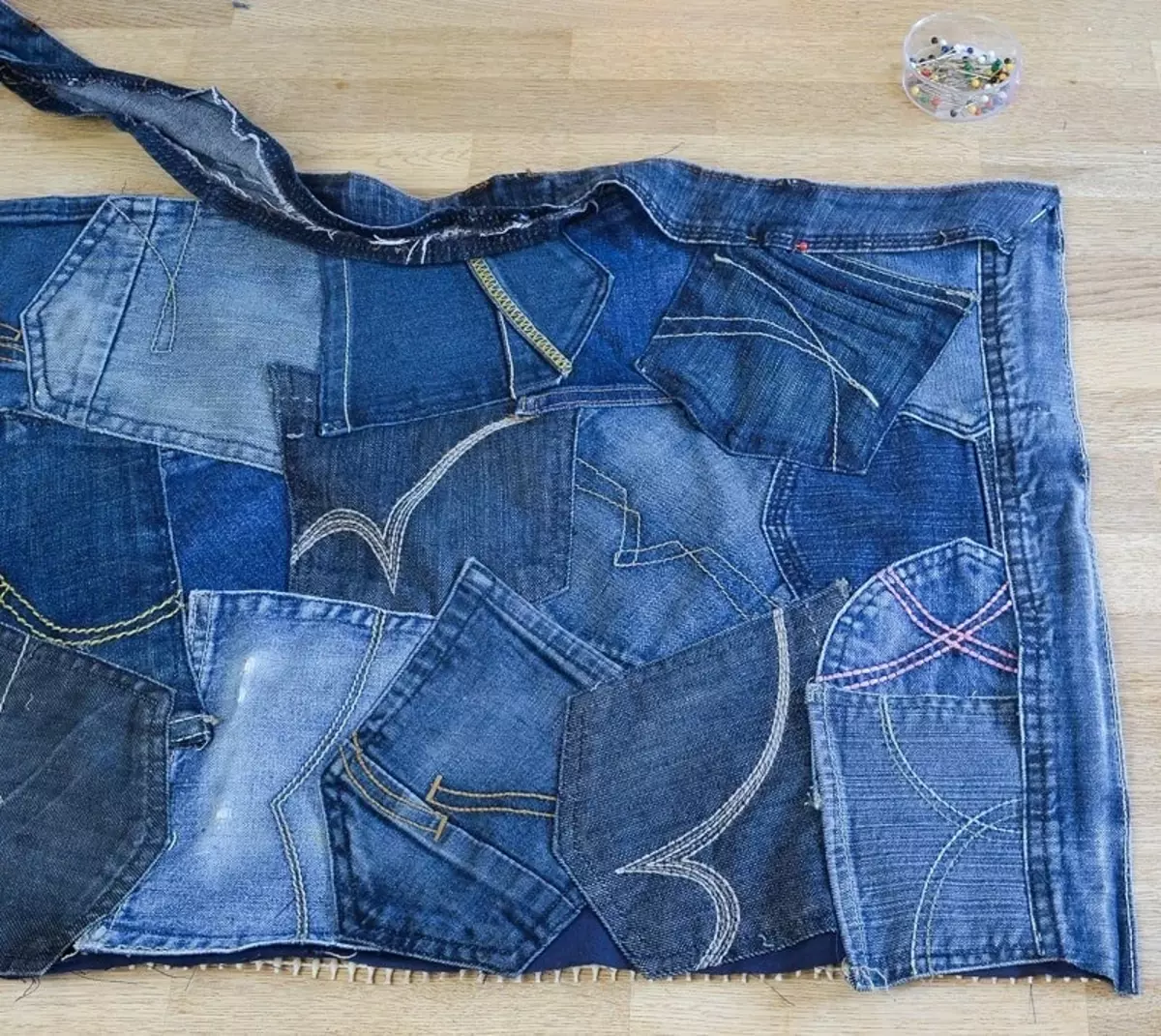 Идеја: килим од џебови на стари фармерки