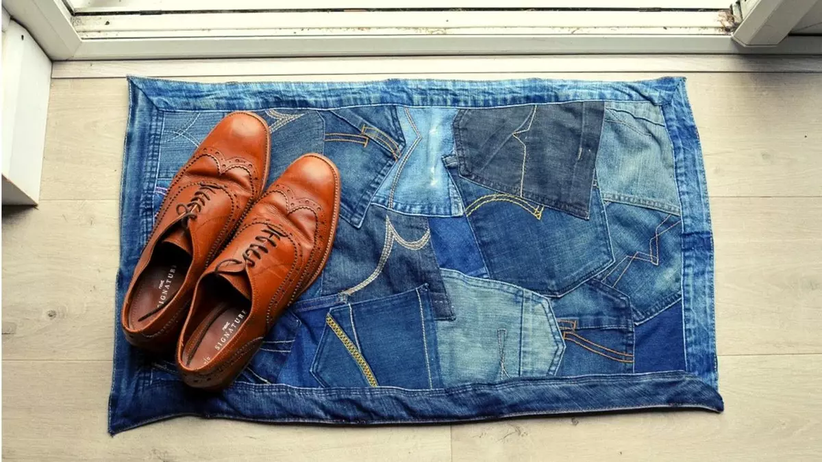 Ý tưởng: một tấm thảm từ túi quần jean cũ