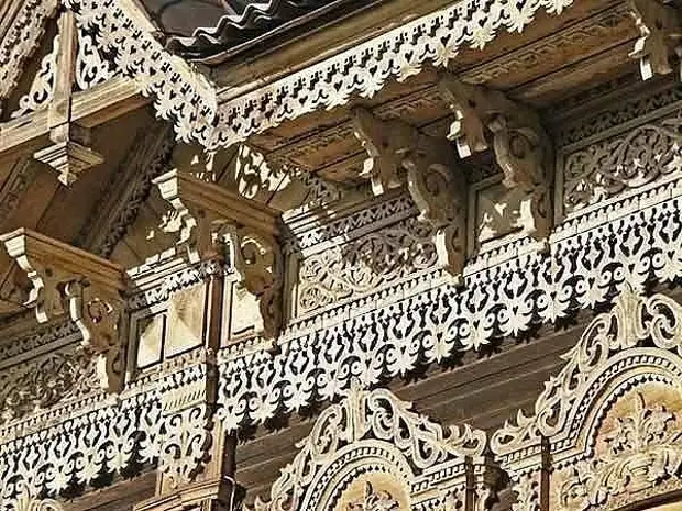 Laço de madeira - a melhor escultura que adorna as casas do século XIX nas ruas de Tomsk