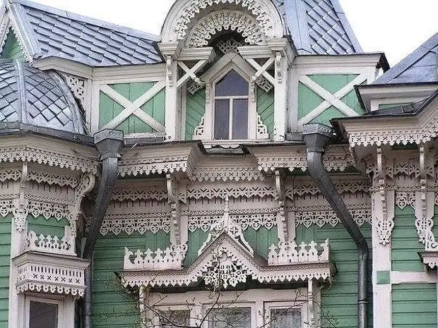 Laço de madeira - a melhor escultura que adorna as casas do século XIX nas ruas de Tomsk