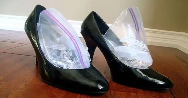 Tesni čevlji se lahko raztegnete z ledom. / Foto: Armblog.am