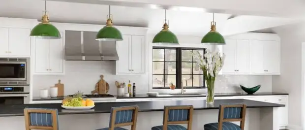 Aksen yang stylish di dapur juga tidak ada salahnya. / Foto: wow-deco.com